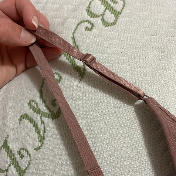 Light Sport Bra 💪 - Picture 8 of 9